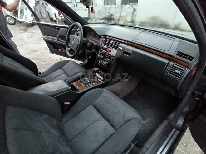 Mercedes E 230 1996, 418,000 km - 2.3 l - Bakı