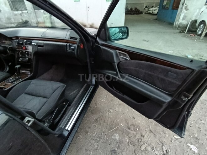 Mercedes E 230 1996, 418,000 km - 2.3 l - Bakı