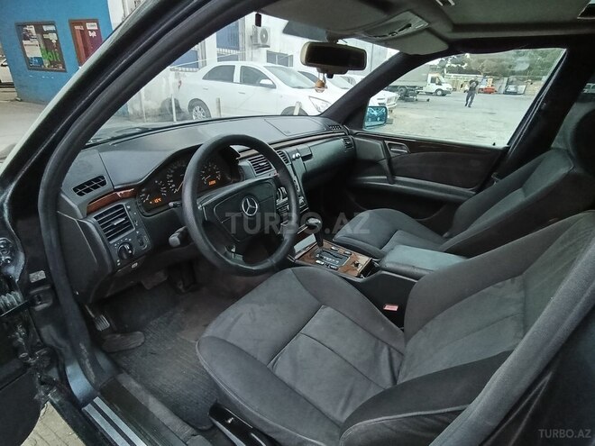 Mercedes E 230 1996, 418,000 km - 2.3 l - Bakı