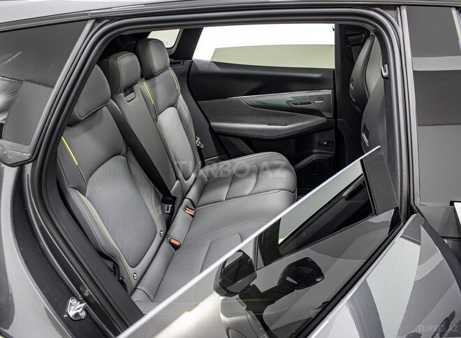 Lynk & Co 08-28