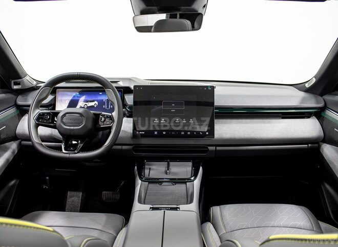 Lynk & Co 08-18