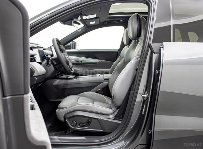 Lynk & Co 08-14