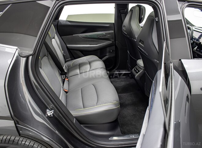Lynk & Co 08-33
