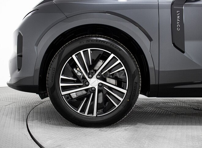 Lynk & Co 08-11
