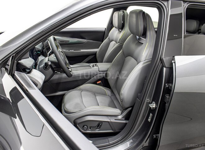 Lynk & Co 08-31