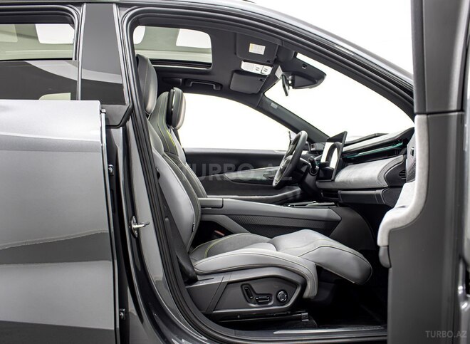 Lynk & Co 08-26