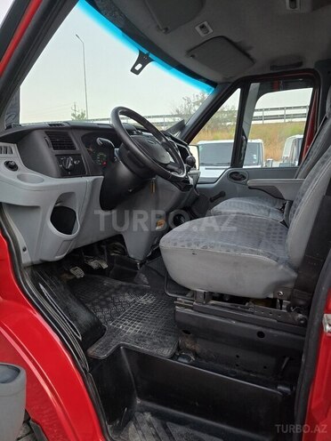 Ford Transit-8