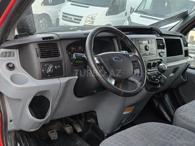 Ford Transit-9