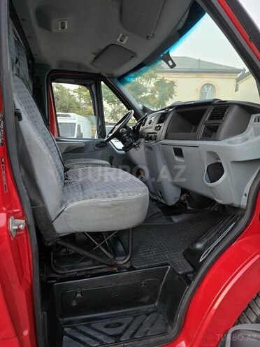 Ford Transit-12