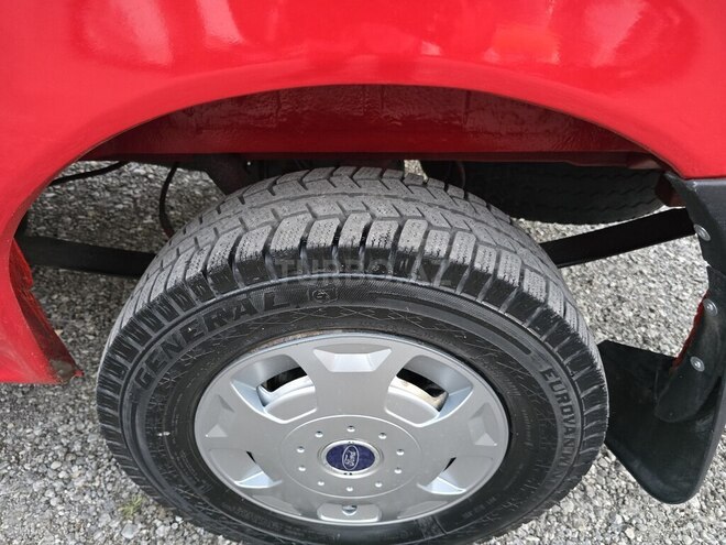 Ford Transit-15