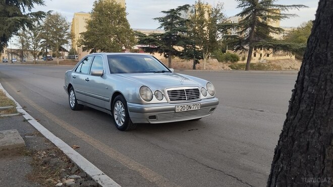 Mercedes E 240 1997, 330,830 km - 2.4 l - Gəncə