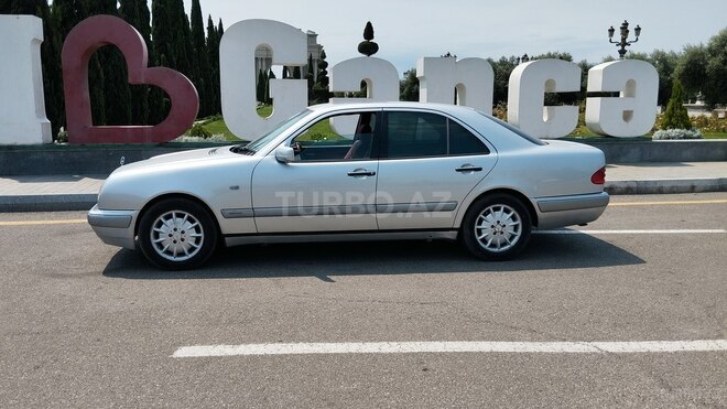 Mercedes E 240 1997, 330,830 km - 2.4 l - Gəncə