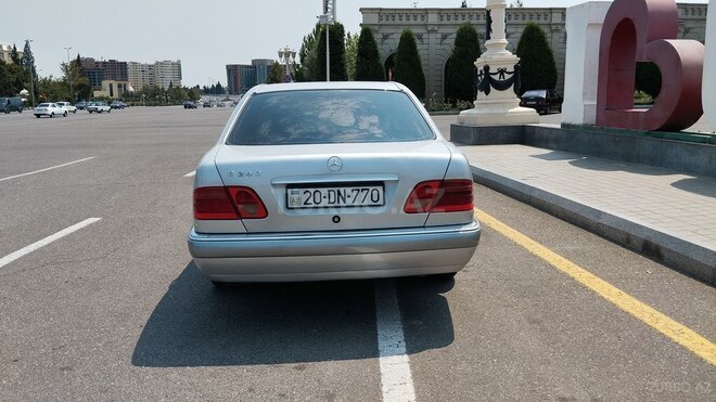 Mercedes E 240 1997, 330,830 km - 2.4 l - Gəncə