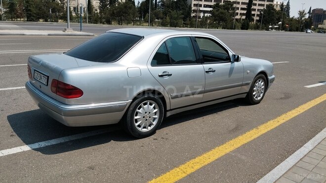 Mercedes E 240 1997, 330,830 km - 2.4 l - Gəncə