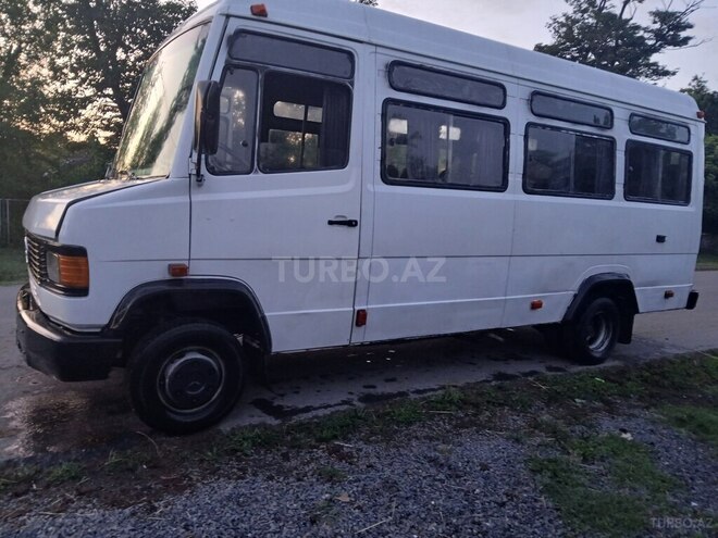 Mercedes 508 1995, 578,000 km - 2.3 l - Zaqatala