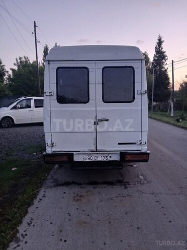 Mercedes 508 1995, 578,000 km - 2.3 l - Zaqatala