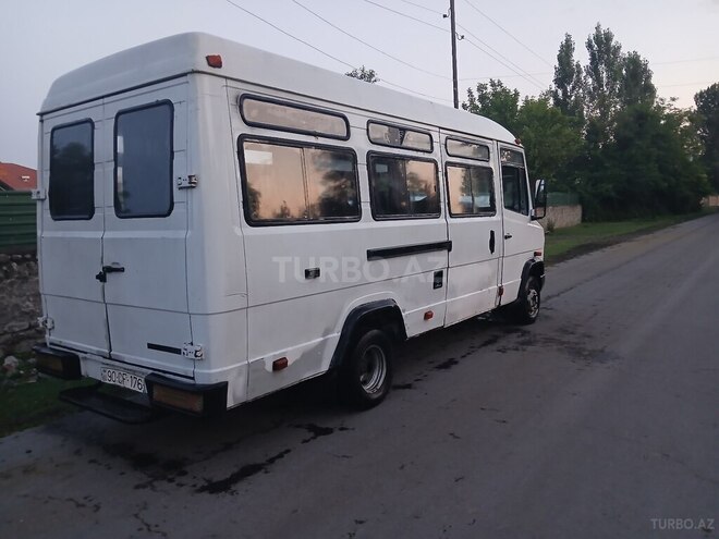 Mercedes 508 1995, 578,000 km - 2.3 l - Zaqatala