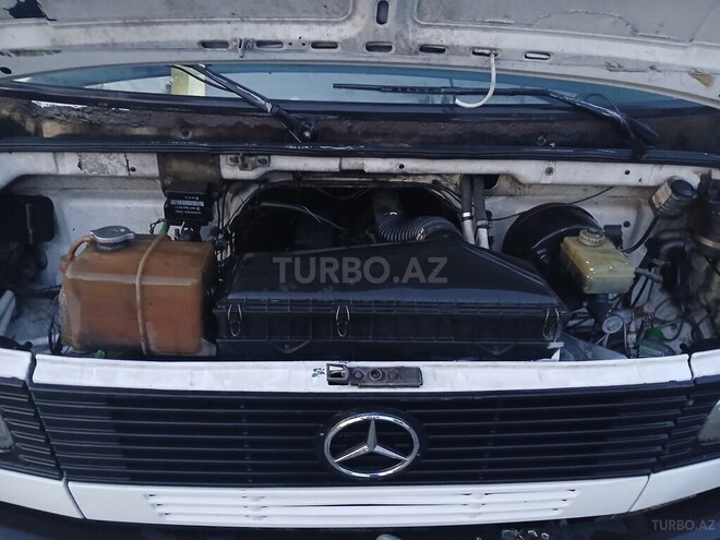 Mercedes 508 1995, 578,000 km - 2.3 l - Zaqatala