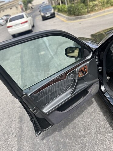 Mercedes E 320 1999, 315,000 km - 3.2 l - Bakı