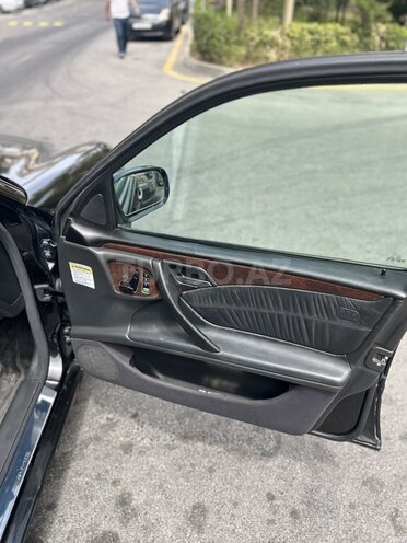 Mercedes E 320 1999, 315,000 km - 3.2 l - Bakı
