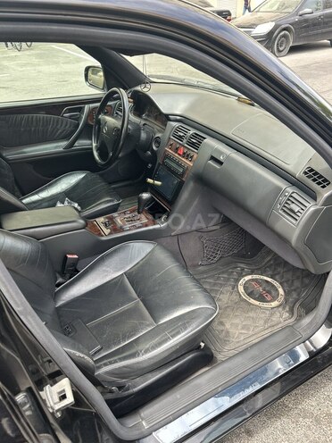 Mercedes E 320 1999, 315,000 km - 3.2 l - Bakı