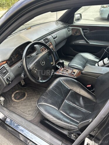 Mercedes E 320 1999, 315,000 km - 3.2 l - Bakı