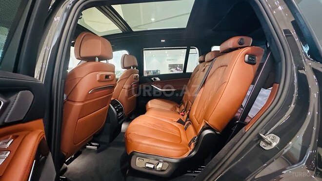 BMW X7-17