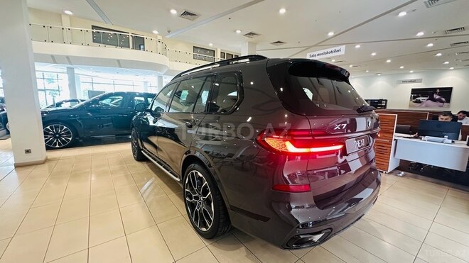 BMW X7-7