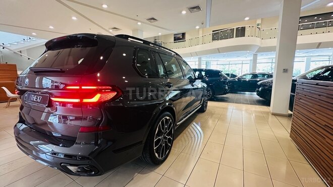BMW X7-6