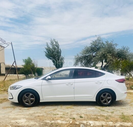 Hyundai Avante 2016, 199,000 km - 1.6 л - Bakı
