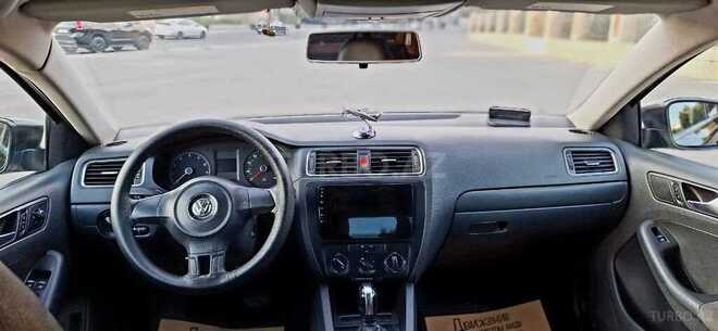 Volkswagen Jetta-6