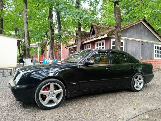 Mercedes E 220 d 2001, 348,000 km - 2.2 l - Lerik