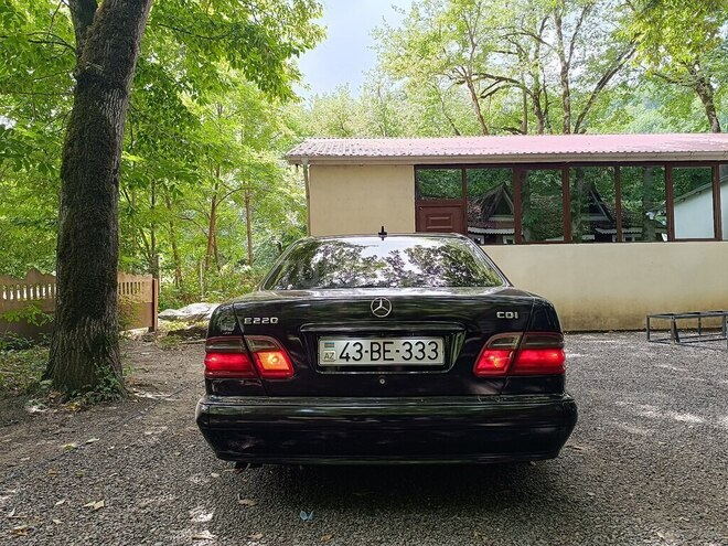 Mercedes E 220 d 2001, 348,000 km - 2.2 l - Lerik