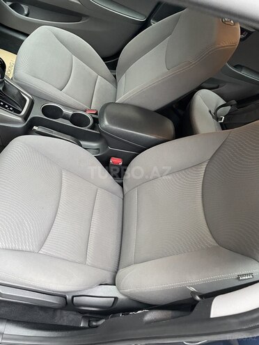 Hyundai Elantra-13