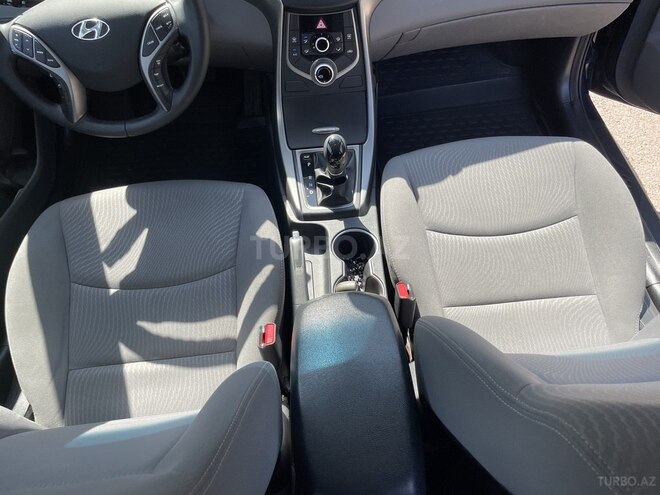 Hyundai Elantra-15