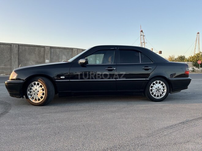 Mercedes C 220 d-3