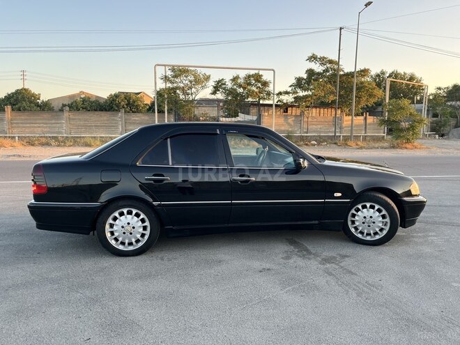 Mercedes C 220 d-4
