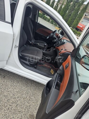 Chevrolet Aveo-12