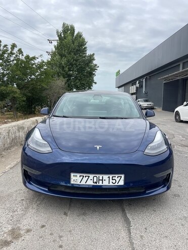 Tesla Model 3-1