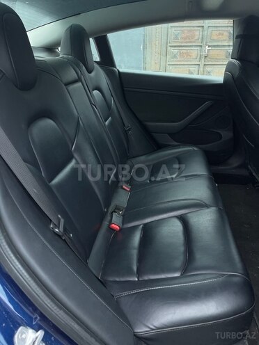 Tesla Model 3-10