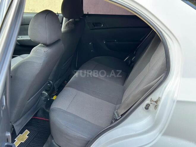 Chevrolet Aveo-10