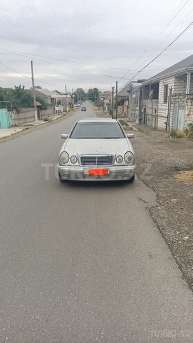 Mercedes E 200 1996, 318,000 km - 2.0 l - Qazax