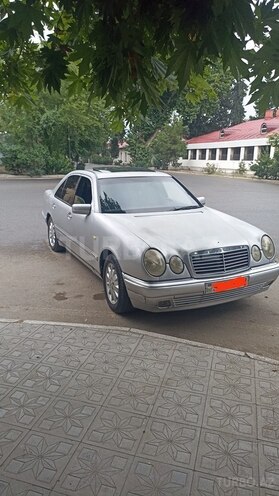 Mercedes E 200 1996, 318,000 km - 2.0 l - Qazax