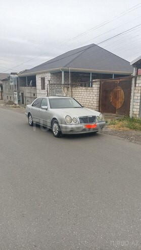 Mercedes E 200 1996, 318,000 km - 2.0 l - Qazax