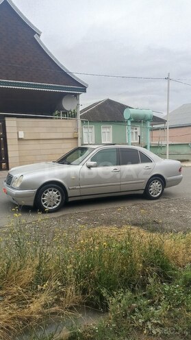 Mercedes E 200 1996, 318,000 km - 2.0 l - Qazax