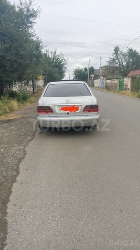 Mercedes E 200 1996, 318,000 km - 2.0 l - Qazax