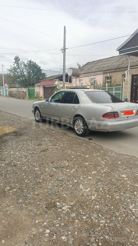 Mercedes E 200 1996, 318,000 km - 2.0 l - Qazax