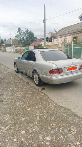 Mercedes E 200 1996, 318,000 km - 2.0 l - Qazax