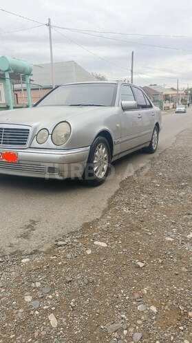 Mercedes E 200 1996, 318,000 km - 2.0 l - Qazax