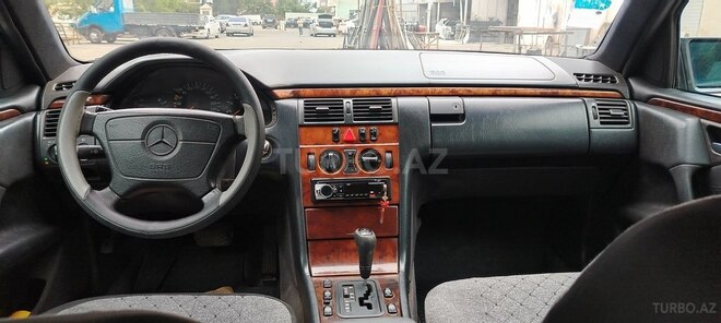Mercedes E 230 1997, 425,000 km - 2.3 l - Bakı